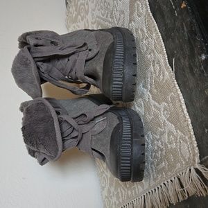 Very G Canvas Gray boot